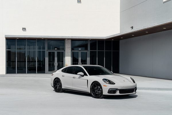 Фото дисков Vossen HF-5 Черный глянец на Porsche Panamera II