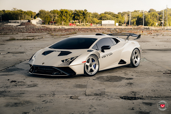 Фото дисков Vossen GEN-01 (3-Piece) Глянцевый лак на Lamborghini Huracan