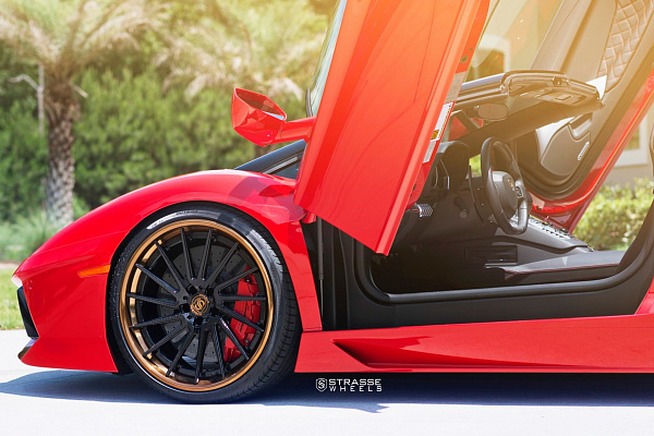 Фото дисков Strasse Wheels SV15T Deep Concave FS Другой цвет на Lamborghini Aventador