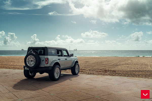 Фото дисков Vossen HF6-5 Серебро на Ford Bronco