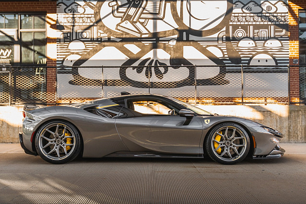 Фото дисков Brixton Forged CM5-RS Сатиновый графит на Ferrari SF90