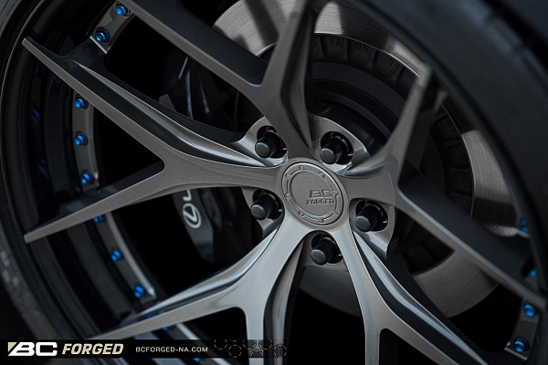 Фото дисков BC Forged HCS21 Глянцевый графит на Lexus LC 500