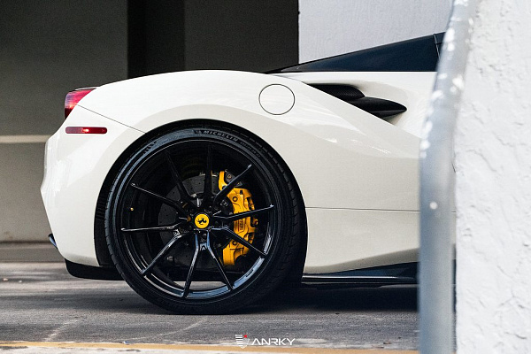 Фото дисков Anrky AN12 Черный глянец на Ferrari 488