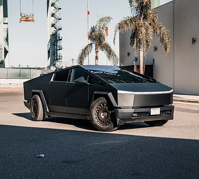 Фото дисков Brixton Forged TR09 AERO1 на Tesla Cybertruck