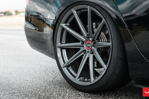 Фото дисков Vossen VFS-10 Глянцевый графит на Cadillac CTS III