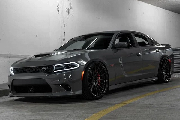 Фото дисков ST Wheels ST22.2 Сатиновый графит на Dodge Charger VII