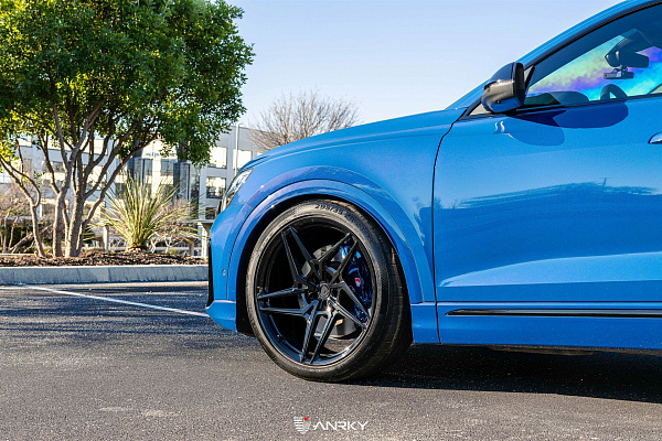 Фото дисков Anrky S1-X3 Черный глянец на Audi Q8