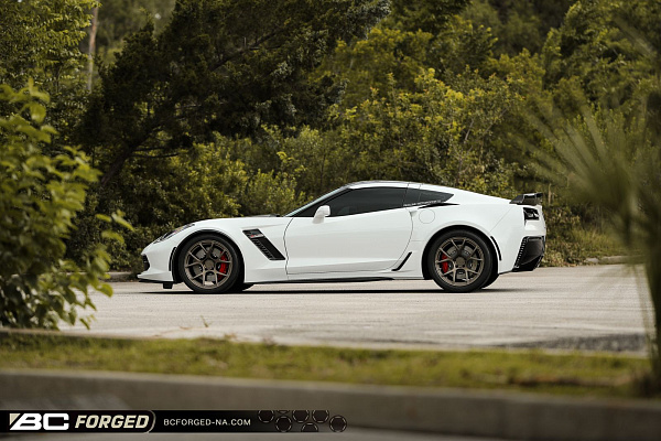 Фото дисков BC Forged RZ05 Сатиновая бронза на Chevrolet Corvette C7