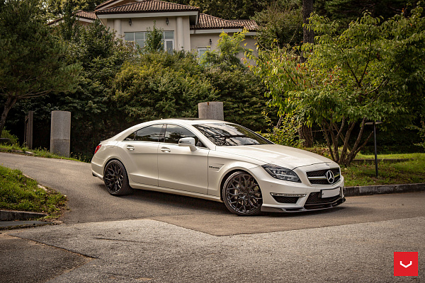 Фото дисков Vossen HF-2 Черный глянец на Mercedes-Benz CLS (C218)