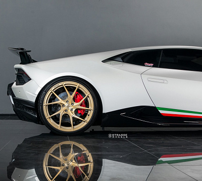 Фото дисков Strasse Wheels SM5RT Deep Concave Monoblock на Lamborghini Huracan