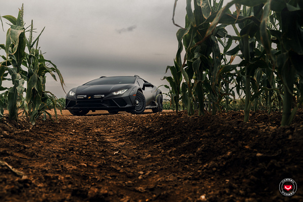 Фото дисков Vossen LC3-13T Черный глянец на Lamborghini Huracan