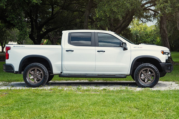 Фото дисков 4PLAY 4PS63 Сатиновая бронза на Chevrolet Silverado IV