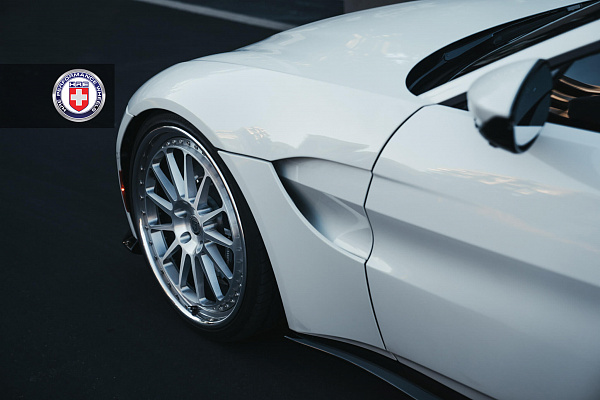 Фото дисков HRE 303 Глянцевый лак на Aston Martin Vantage 4