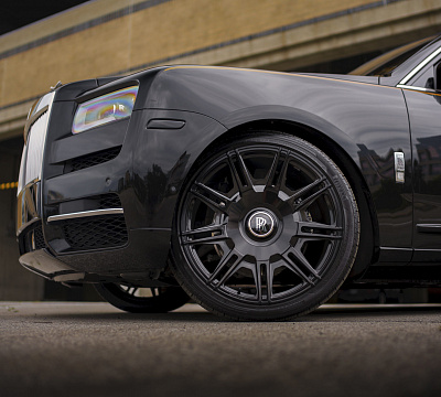 Фото дисков NOVITEC SP2 на Rolls-Royce Cullinan