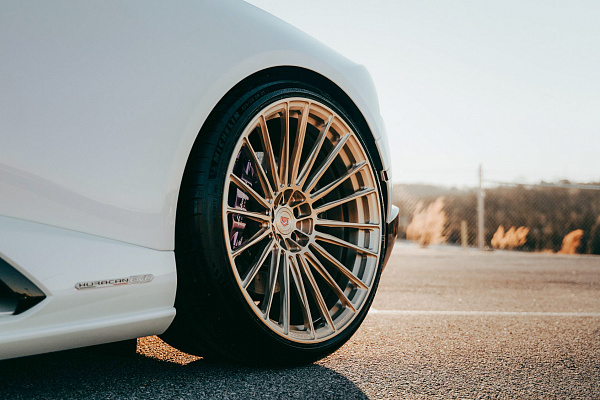 Фото дисков Vossen S17-04 Глянцевая шампань на Lamborghini Huracan