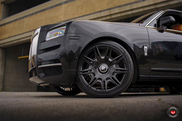 Фото дисков NOVITEC SP2 Черный глянец на Rolls-Royce Cullinan