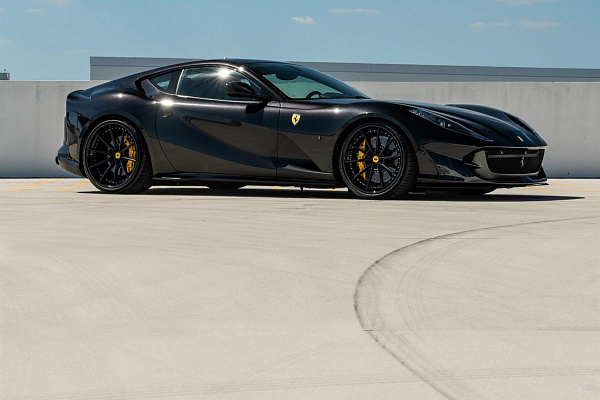Фото дисков Anrky AN38 Черный сатин на Ferrari 812