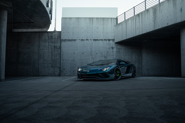 Фото дисков Brixton Forged TR05 Черный глянец на Lamborghini Aventador