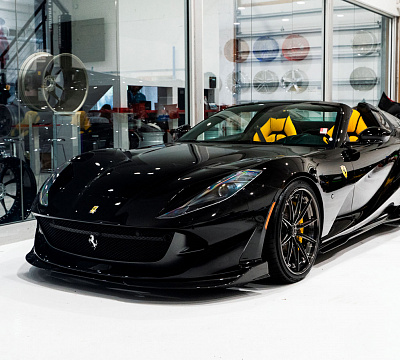 Фото дисков 1886 Wheels G010 на Ferrari 812
