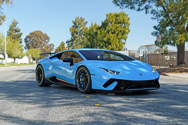 Фото дисков Savini SV10 Другой цвет на Lamborghini Huracan