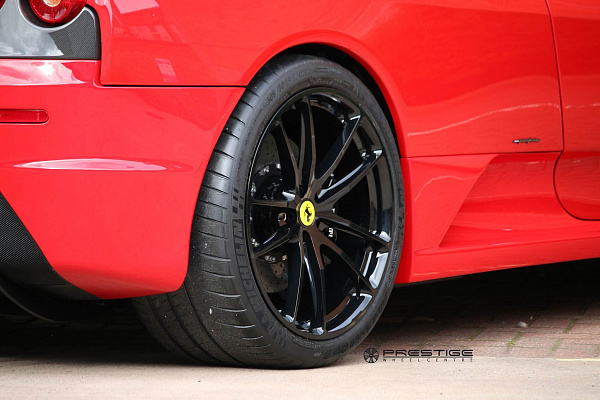 Фото дисков HRE P104 Черный глянец на Ferrari F430