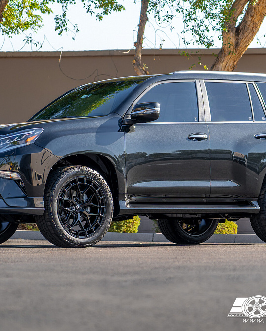 Фото дисков HFX-1 (6-Lug) Черный глянец на Lexus GX II
