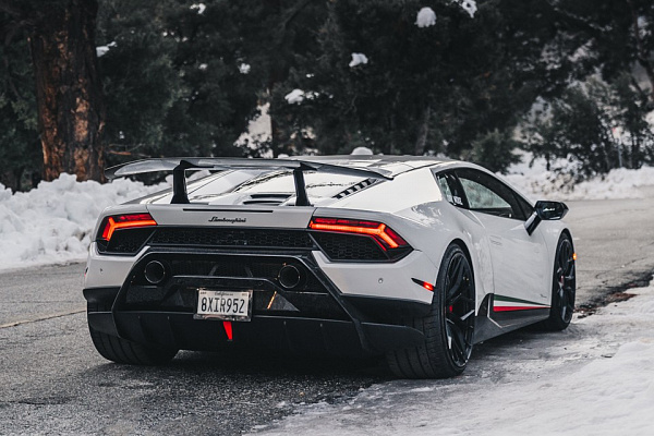 Фото дисков Brixton Forged PF10 Черный сатин на Lamborghini Huracan
