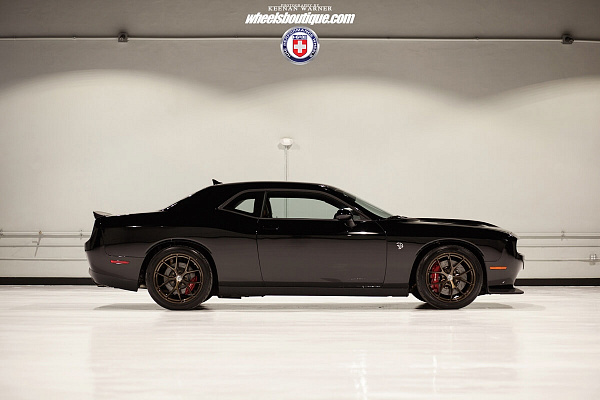 Фото дисков HRE P101 Глянцевая бронза на Dodge Challenger III