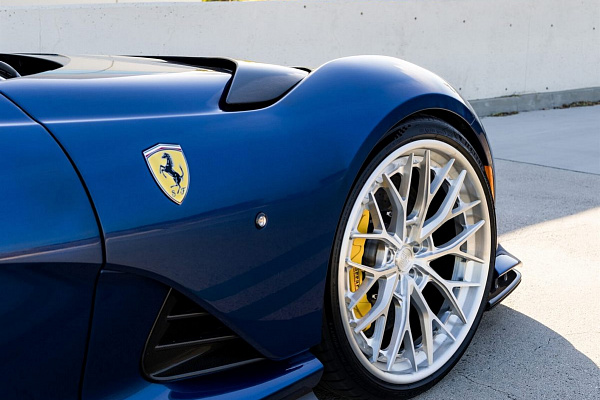 Фото дисков Anrky AN30 Глянцевый лак на Ferrari 812