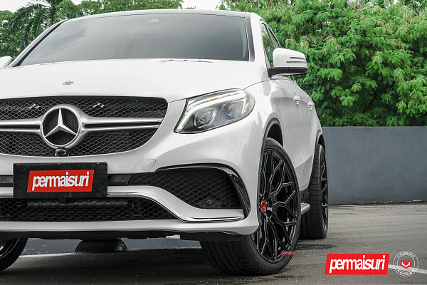 Фото дисков Vossen S17-01 Черный глянец на Mercedes-Benz GLE I