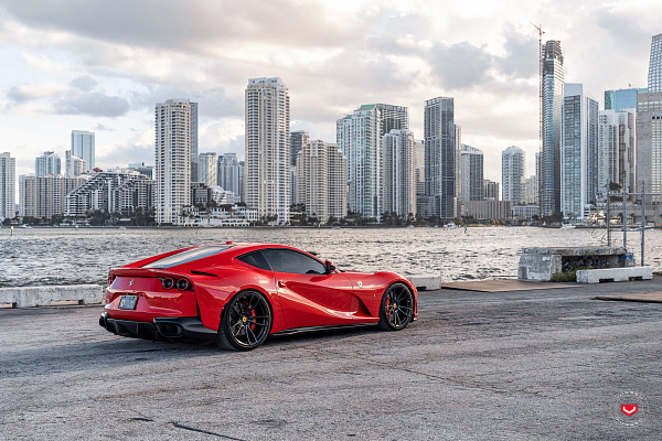 Фото дисков Vossen S17-06 Черный глянец на Ferrari 812