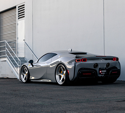 Фото дисков HRE 305 на Ferrari SF90