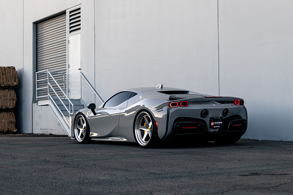 Фото дисков HRE 305 Глянцевый лак на Ferrari SF90
