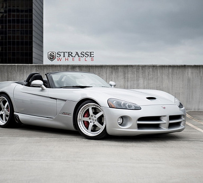 Фото дисков Strasse Wheels S5 Performance на Dodge Viper