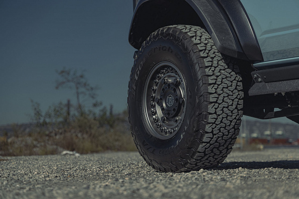 Фото дисков Black Rhino ARMORY Сатиновый графит на Ford Bronco