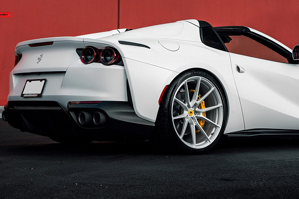 Фото дисков Anrky AN12 Глянцевый лак на Ferrari 812