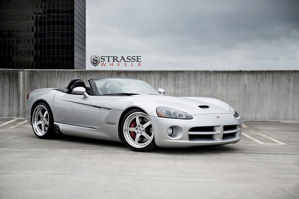 Фото дисков Strasse Wheels S5 Performance Глянцевый лак на Dodge Viper