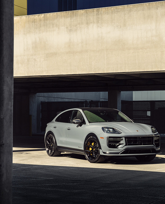 Фото дисков EVO-3 Черный глянец на Porsche Cayenne III