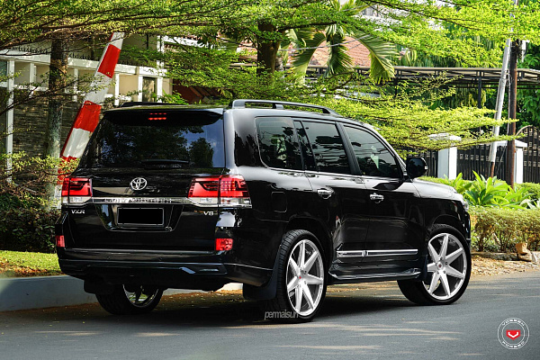 Фото дисков Vossen CG-207 Глянцевый лак на Toyota Land Cruiser 200