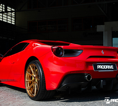 Фото дисков Vossen EVO-2R на Ferrari 488