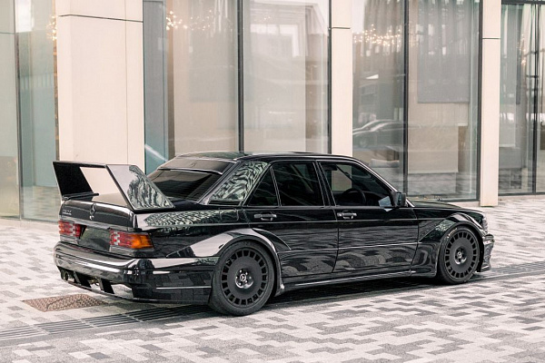 Фото дисков Bola B12 Черный сатин на Mercedes-Benz E-Class (W124)