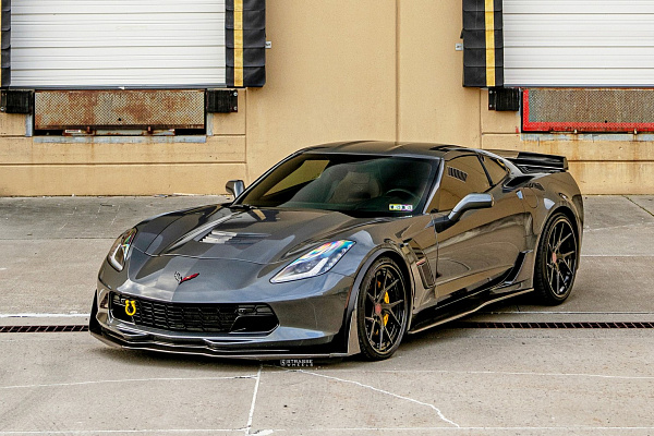 Фото дисков Strasse Wheels SM5RT Deep Concave FS Черный глянец на Chevrolet Corvette C7