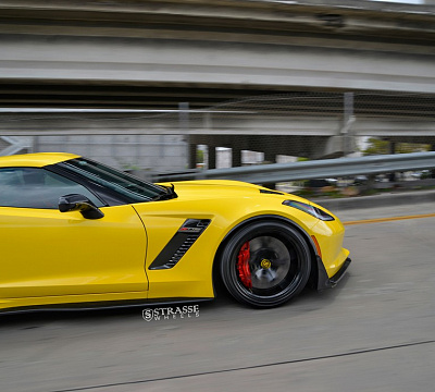 Фото дисков Strasse Wheels SM5R Deep Concave Monoblock на Chevrolet Corvette C7