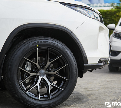 Фото дисков Vossen HF6-4 на Toyota Fortuner II