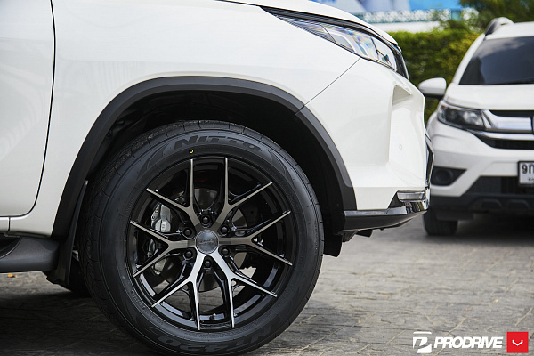 Фото дисков Vossen HF6-4 Глянцевый темный лак на Toyota Fortuner II