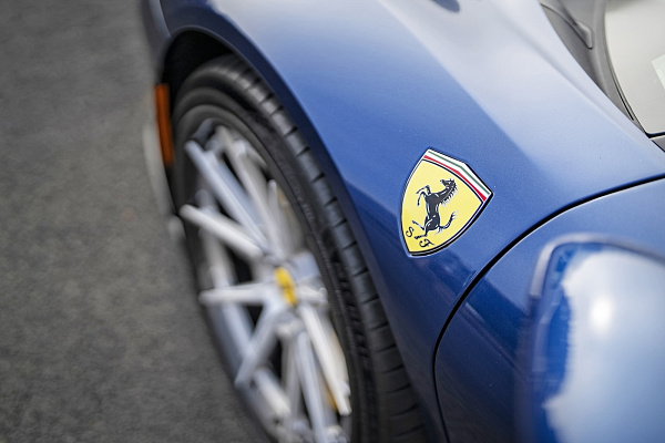Фото дисков Strasse Wheels SV10 Track Сатиновый лак на Ferrari SF90