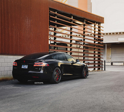Фото дисков Strasse Wheels SM7T Deep Concave на Tesla Model S