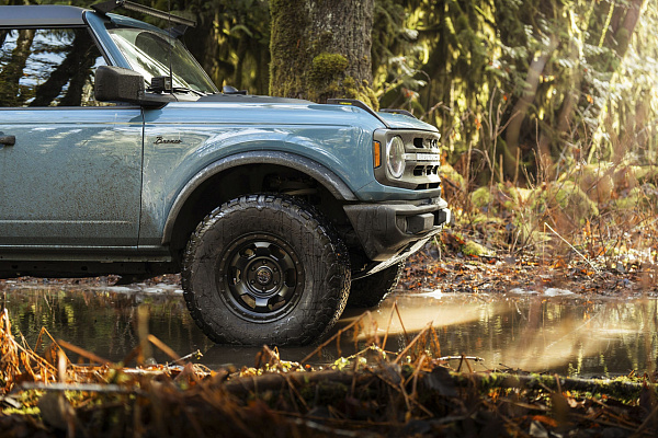 Фото дисков Black Rhino TROOPER Черный сатин на Ford Bronco