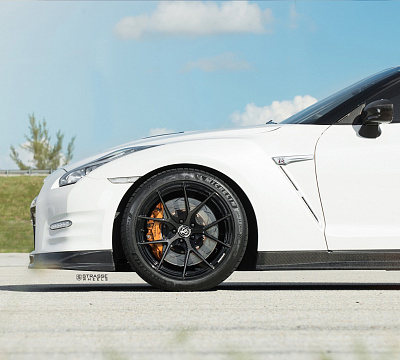 Фото дисков Strasse Wheels SM5R Deep Concave Monoblock на Nissan GT-R