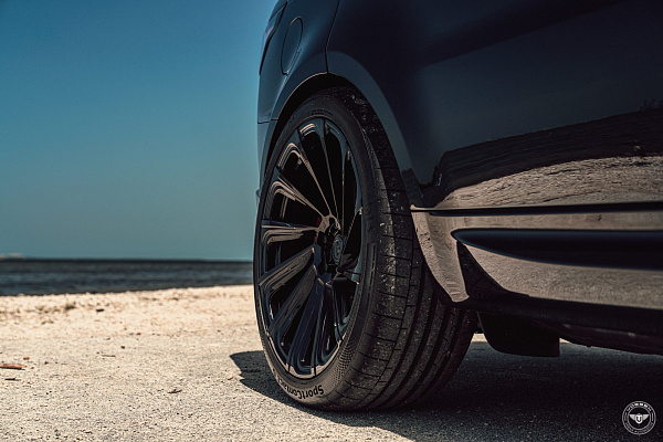 Фото дисков Vossen UV-3 Черный глянец на Range Rover Sport II